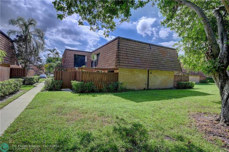  Condo & Townhome Photos