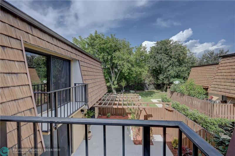  Condo & Townhome Photos