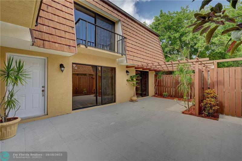  Condo & Townhome Photos