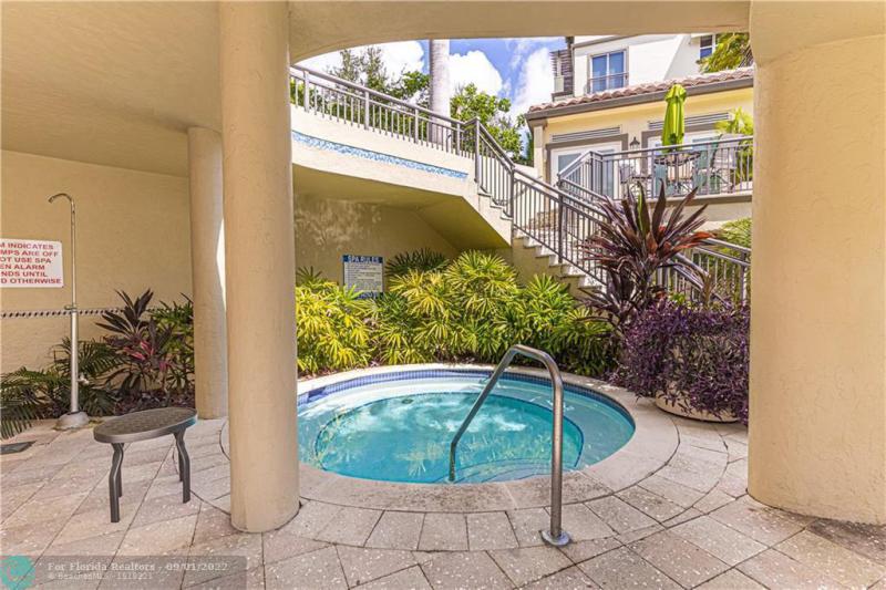  Condo & Townhome Photos