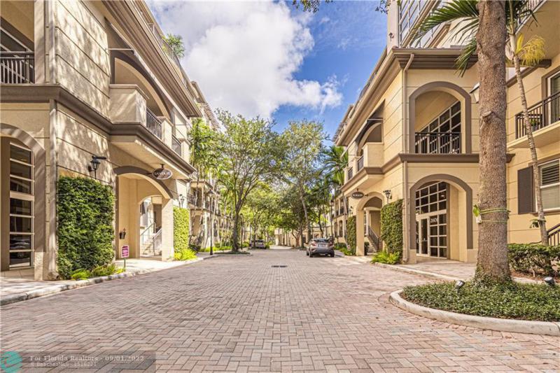  Condo & Townhome Photos