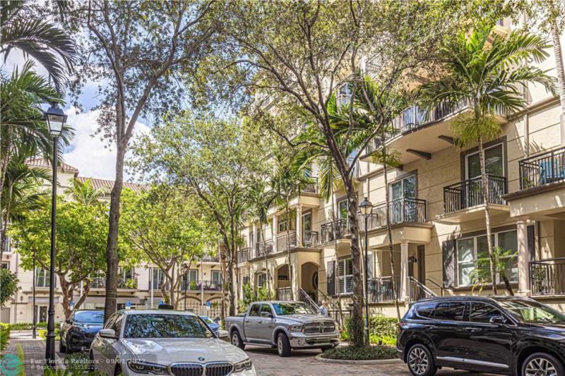  Condo & Townhome Photos