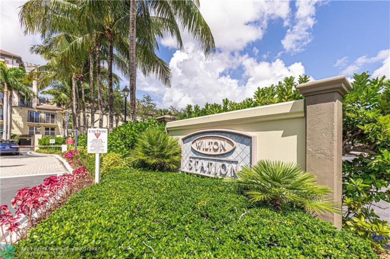  Condo & Townhome Photos