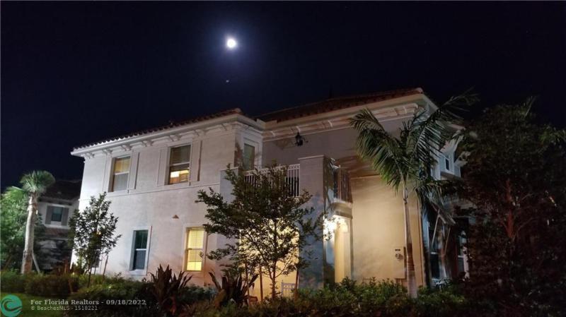  Condo & Townhome Photos