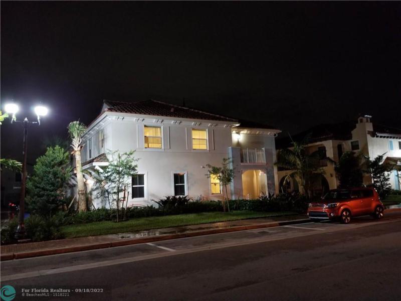  Condo & Townhome Photos