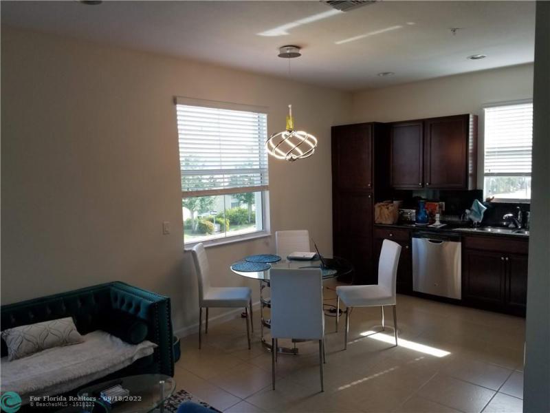  Condo & Townhome Photos