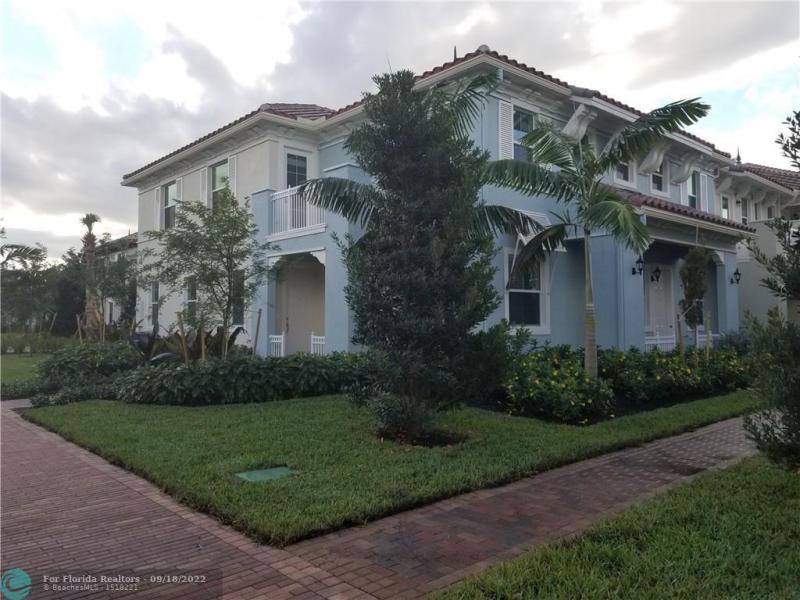  Condo & Townhome Photos