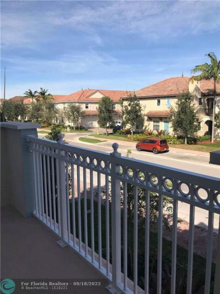  Condo & Townhome Photos