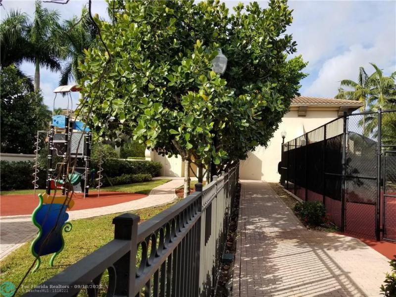  Condo & Townhome Photos