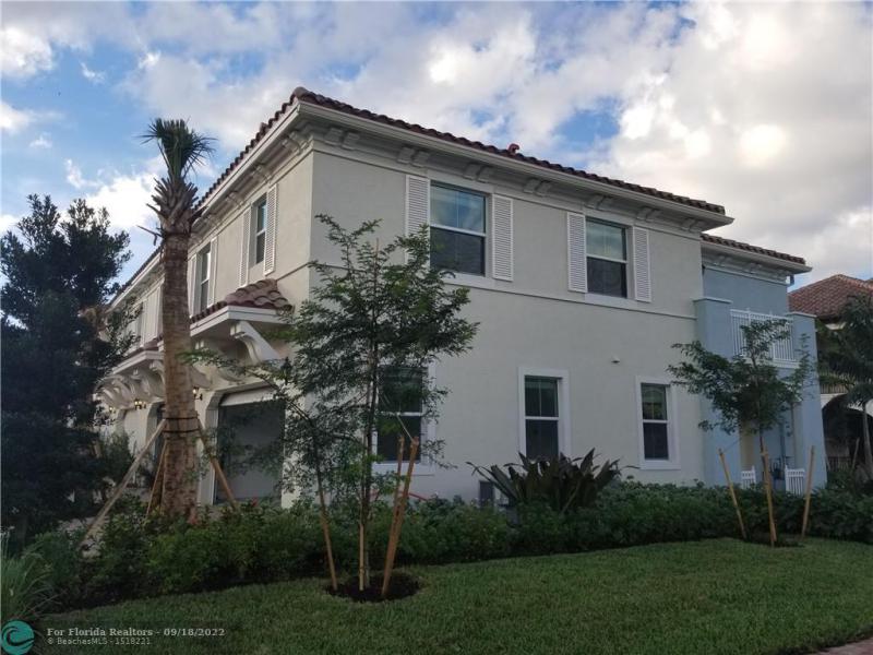  Condo & Townhome Photos