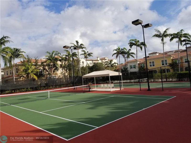  Condo & Townhome Photos