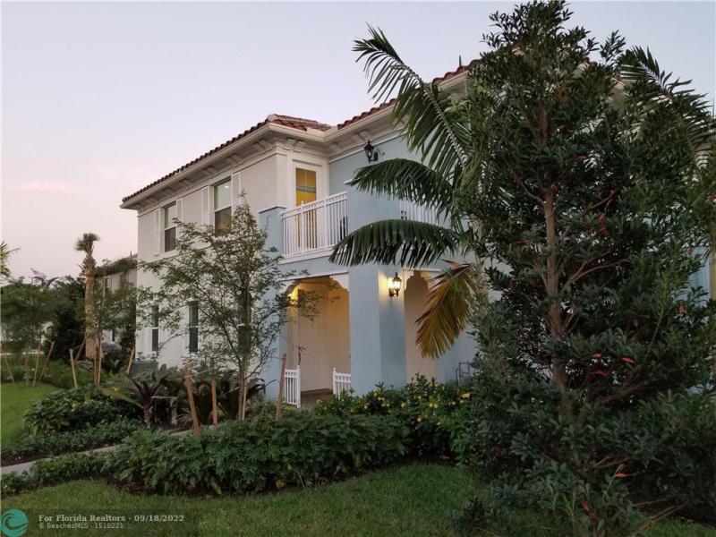  Condo & Townhome Photos