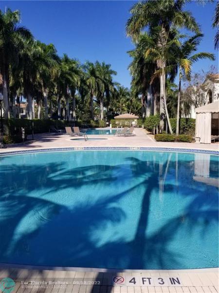 Condo & Townhome Photos