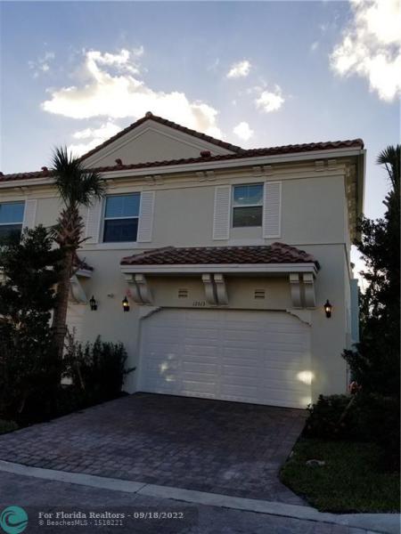  Condo & Townhome Photos