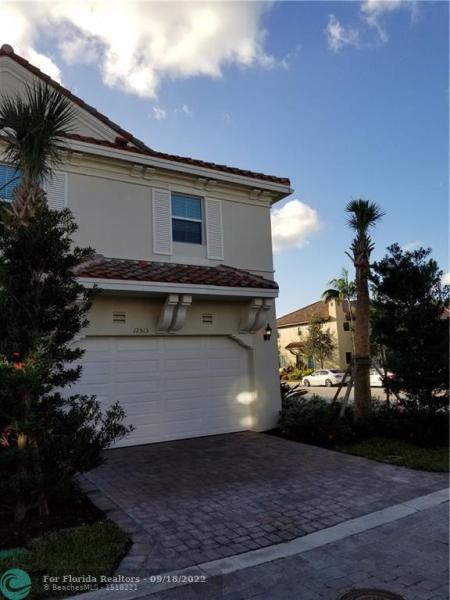  Condo & Townhome Photos