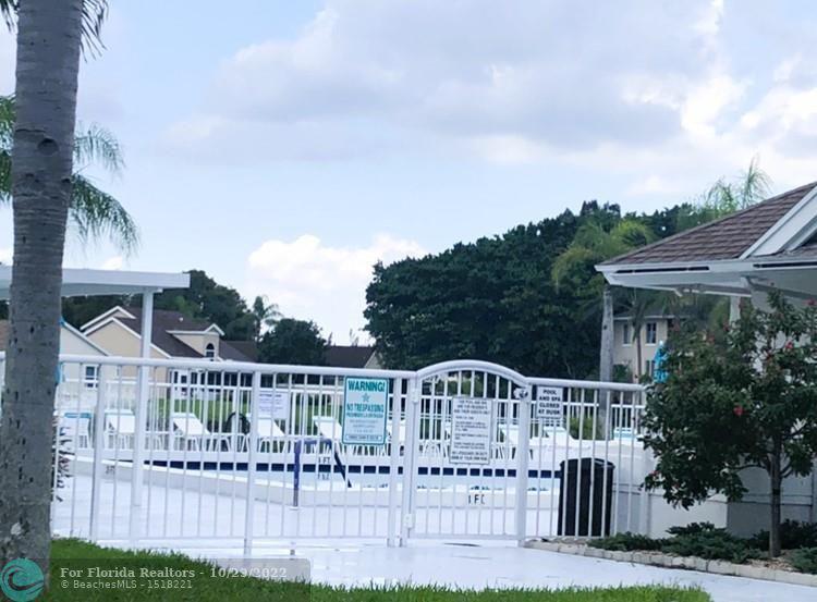  Condo & Townhome Photos