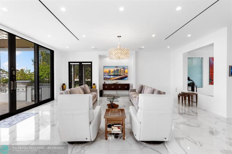  Single Family Homes Photo 18: 797 Middle River Dr  Fort Lauderdale,  FL 33304
