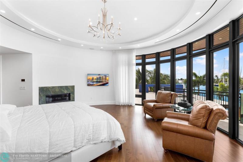  Single Family Homes Photo 24: 797 Middle River Dr  Fort Lauderdale,  FL 33304