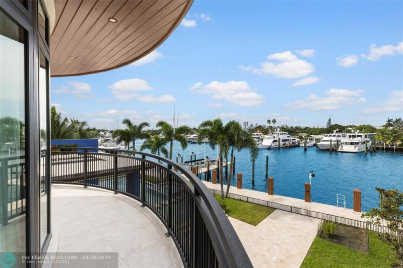  Single Family Homes Photo 25: 797 Middle River Dr  Fort Lauderdale,  FL 33304