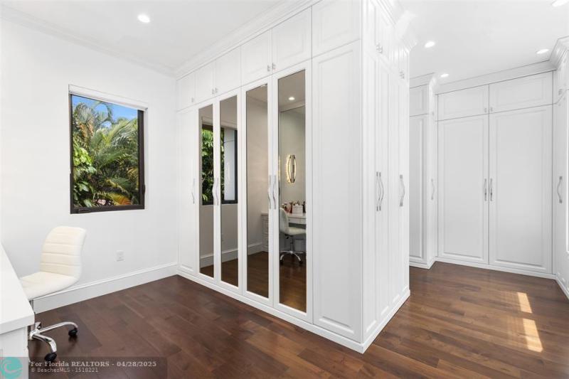  Single Family Homes Photo 31: 797 Middle River Dr  Fort Lauderdale,  FL 33304