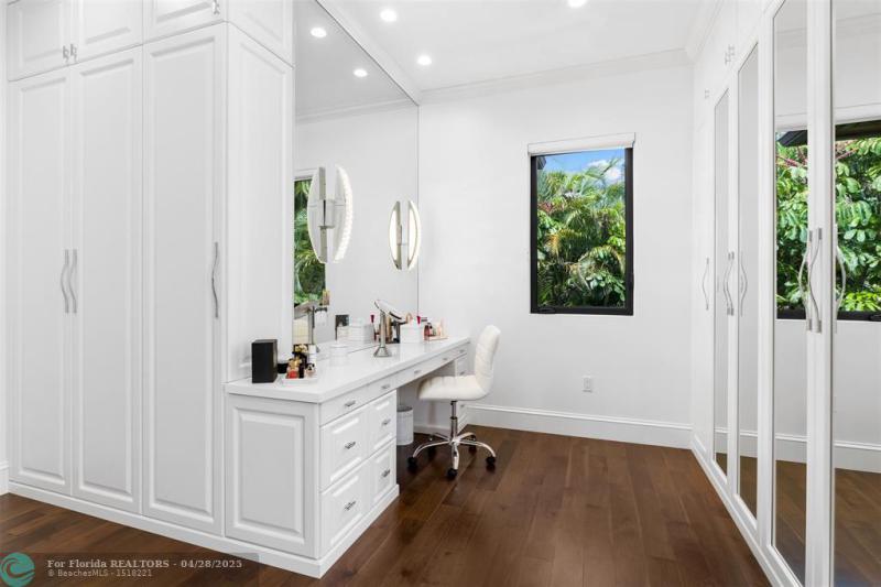  Single Family Homes Photo 32: 797 Middle River Dr  Fort Lauderdale,  FL 33304