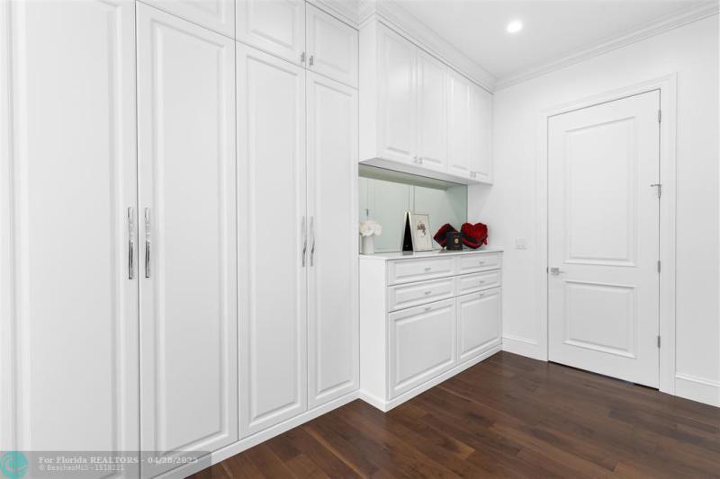  Single Family Homes Photo 33: 797 Middle River Dr  Fort Lauderdale,  FL 33304