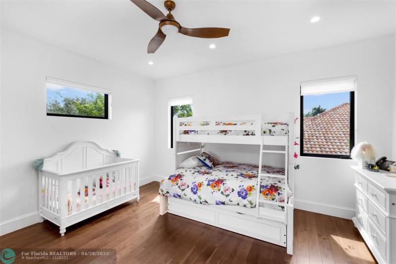  Single Family Homes Photo 34: 797 Middle River Dr  Fort Lauderdale,  FL 33304