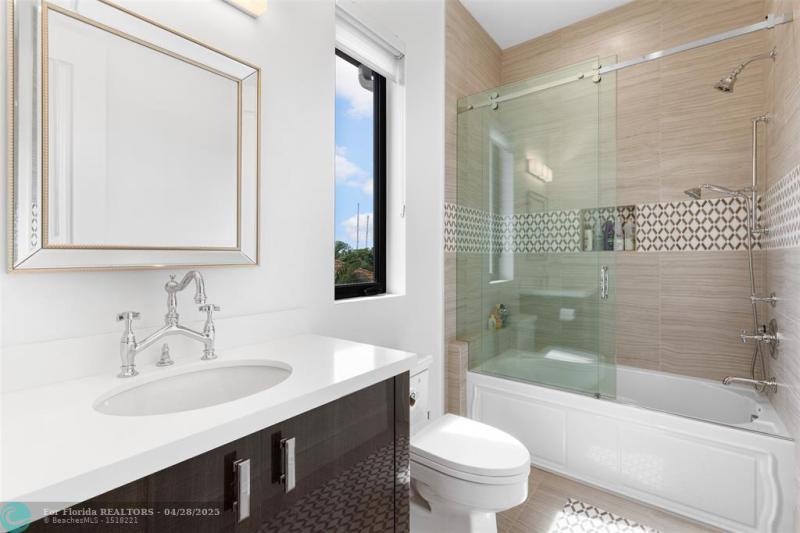  Single Family Homes Photo 36: 797 Middle River Dr  Fort Lauderdale,  FL 33304