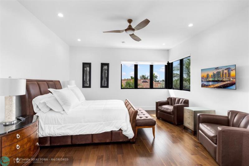  Single Family Homes Photo 37: 797 Middle River Dr  Fort Lauderdale,  FL 33304