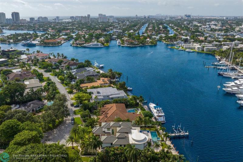  Single Family Homes Photo 5: 797 Middle River Dr  Fort Lauderdale,  FL 33304