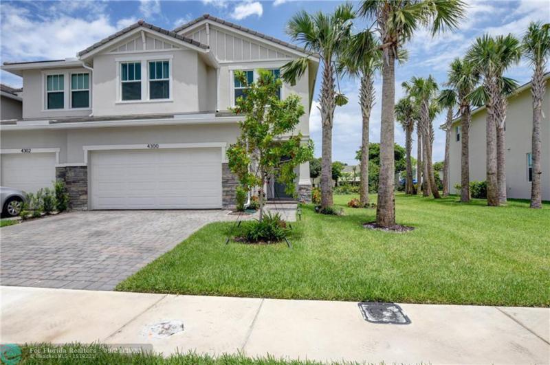  Condo & Townhome Photos