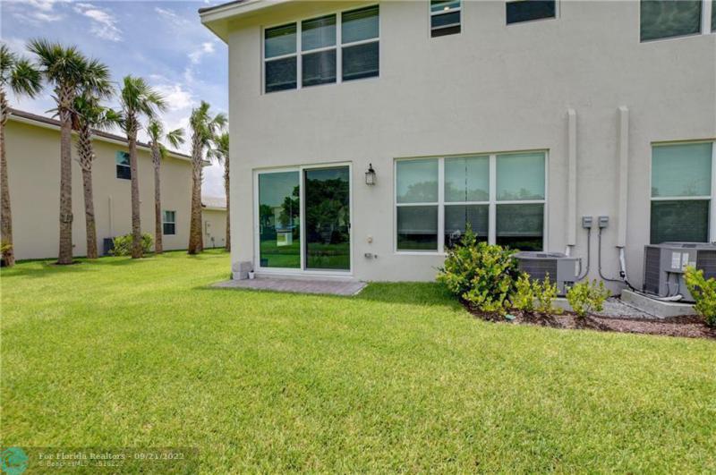  Condo & Townhome Photos