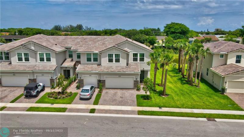  Condo & Townhome Photos
