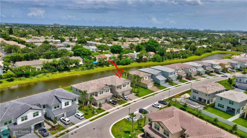  Condo & Townhome Photos