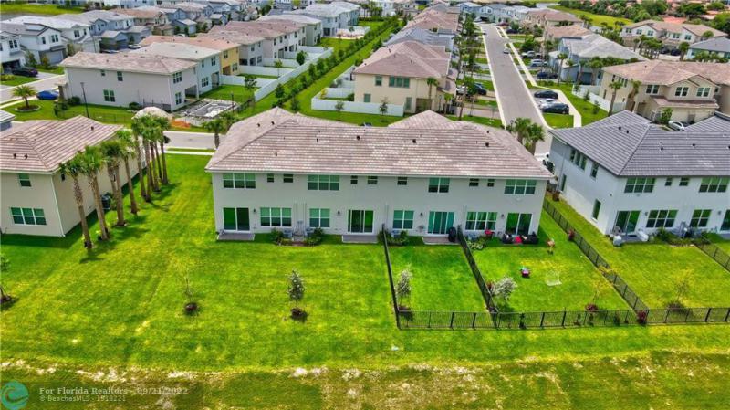  Condo & Townhome Photos