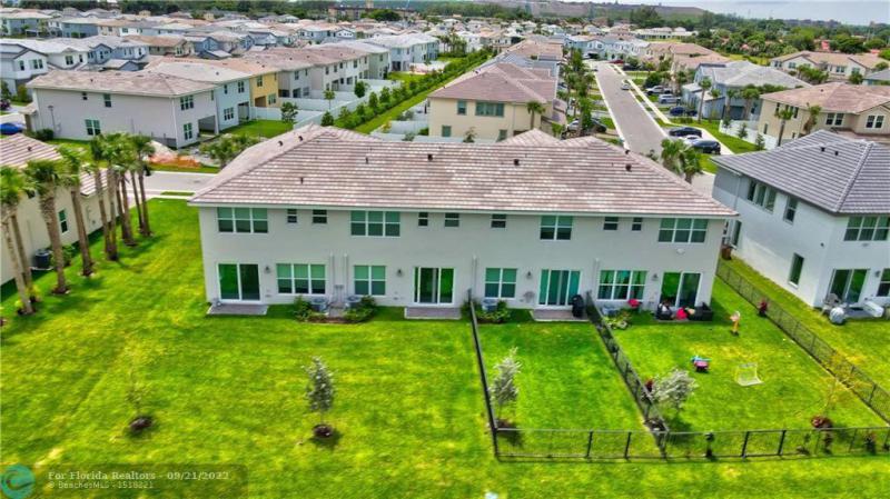  Condo & Townhome Photos