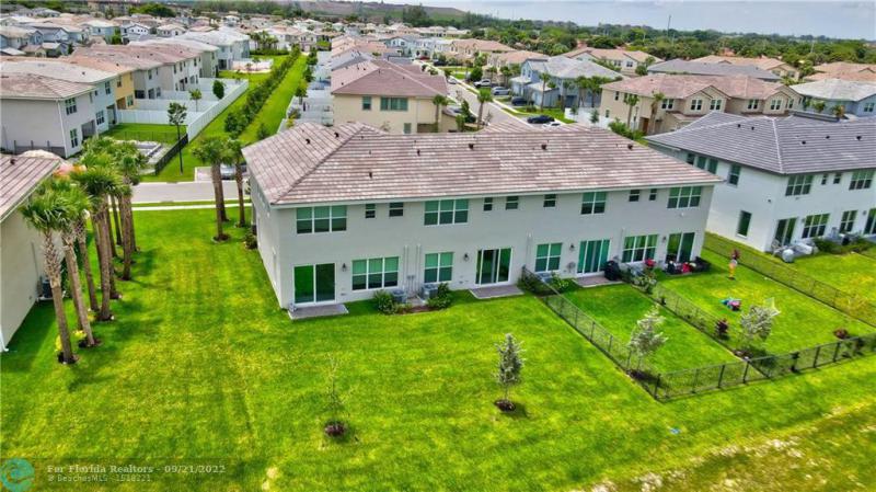  Condo & Townhome Photos