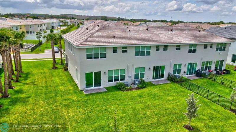  Condo & Townhome Photos