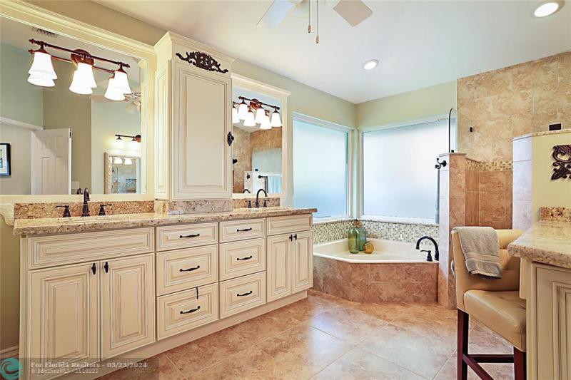  Single Family Homes Photo 15: 5494 NW 88th Way  Coral Springs,  FL 33067