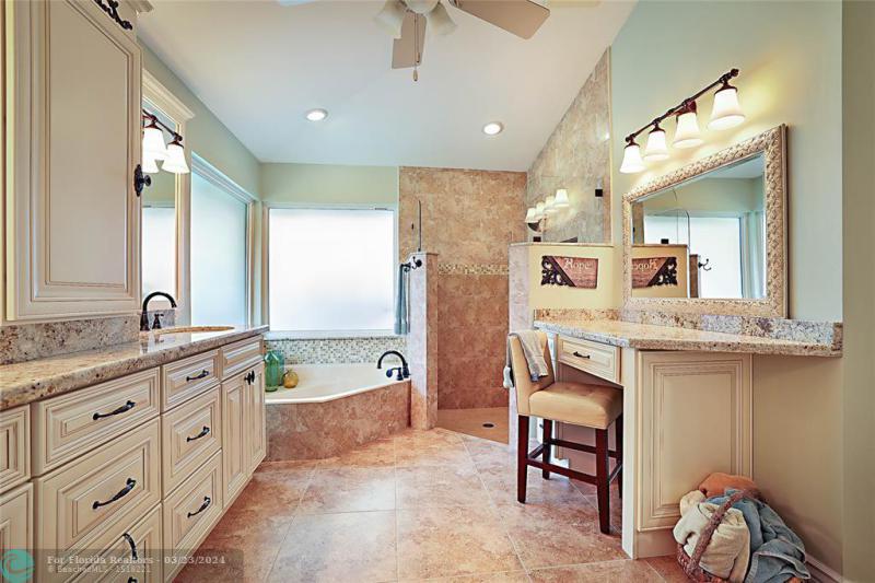  Single Family Homes Photo 16: 5494 NW 88th Way  Coral Springs,  FL 33067