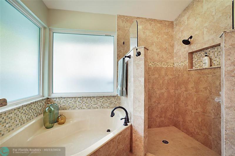  Single Family Homes Photo 17: 5494 NW 88th Way  Coral Springs,  FL 33067