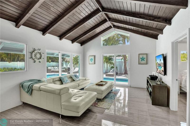 Single Family Homes Photo 12:  Lauderdale By The Sea,  FL 33308