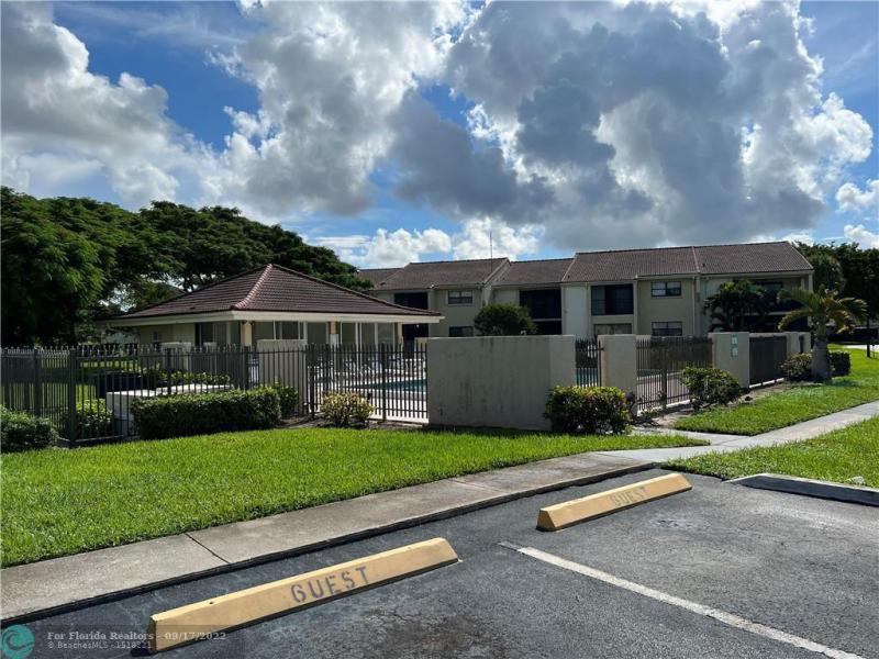  Condo & Townhome Photos