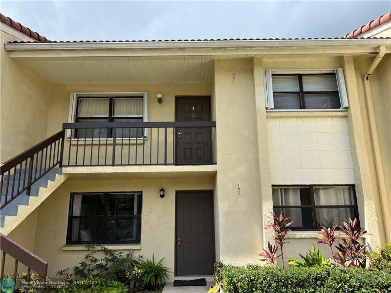  Condo & Townhome Photos