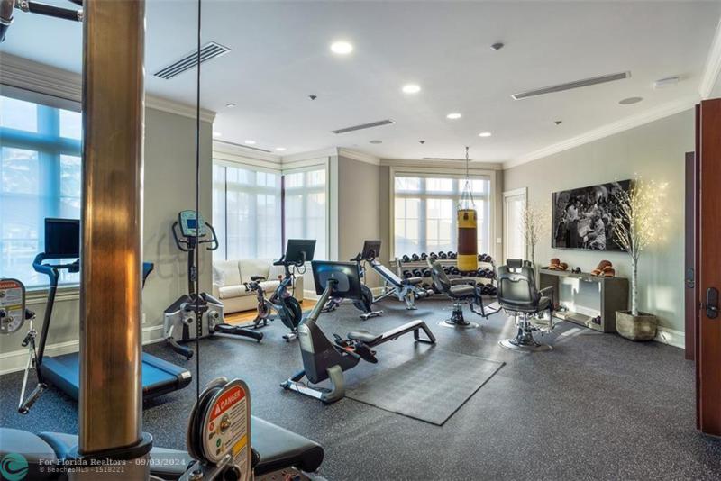  Single Family Homes Photo 21: 2900 NE 37th Street  Fort Lauderdale,  FL 33308