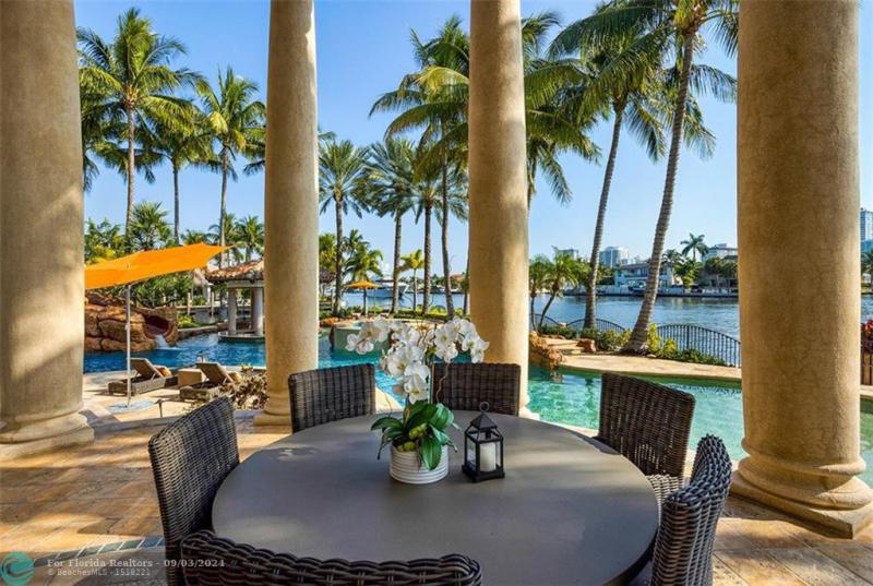  Single Family Homes Photo 3: 2900 NE 37th Street  Fort Lauderdale,  FL 33308