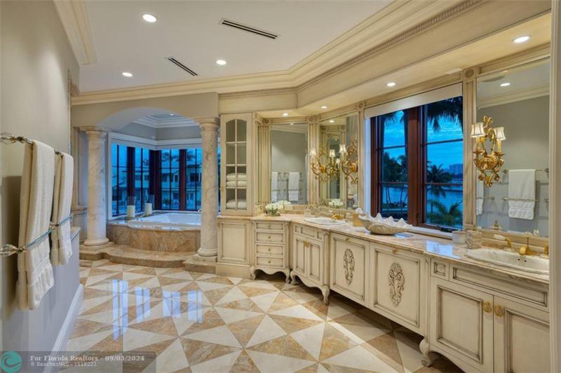  Single Family Homes Photo 31: 2900 NE 37th Street  Fort Lauderdale,  FL 33308