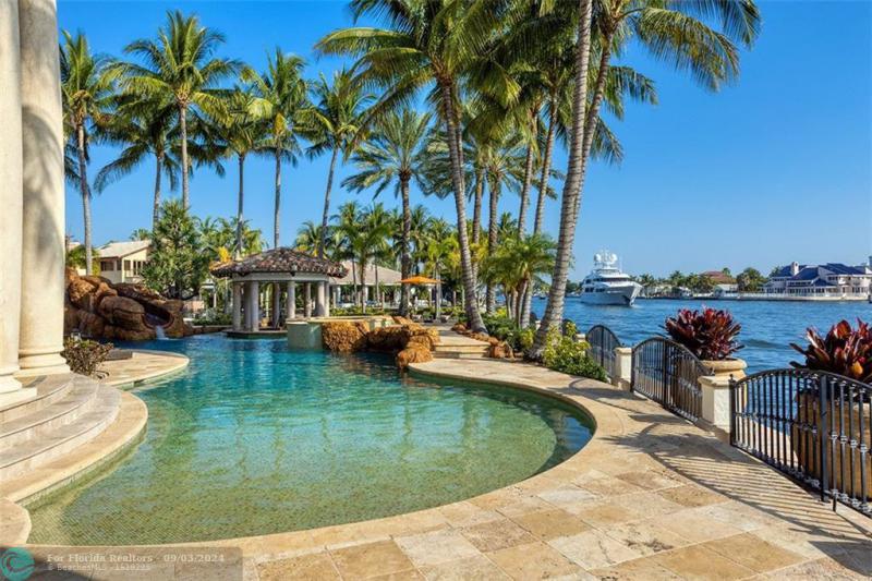  Single Family Homes Photo 4: 2900 NE 37th Street  Fort Lauderdale,  FL 33308