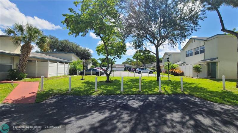  Condo & Townhome Photos