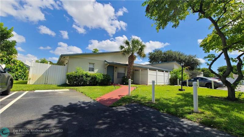  Condo & Townhome Photos